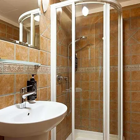 Royal Self Check-in 3* Poznań